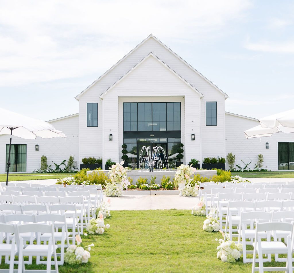 Bluestem Manor outdoor ceremony